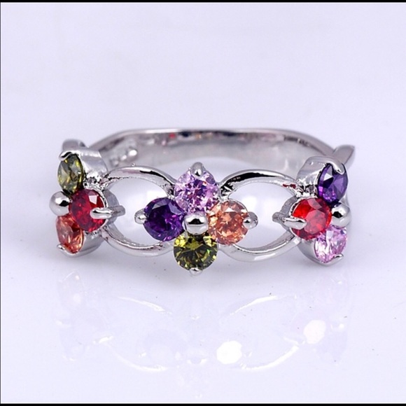 Farah Jewelry Jewelry - 🌺NEW! Size 8 Sterling Silver Flower Ring🌺